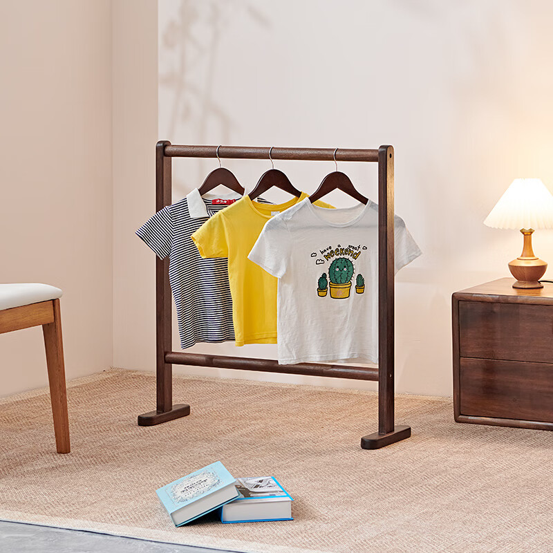 融自然與現(xiàn)代于一體 美雪兒定制黑胡桃木衣帽架的實用美學(xué)